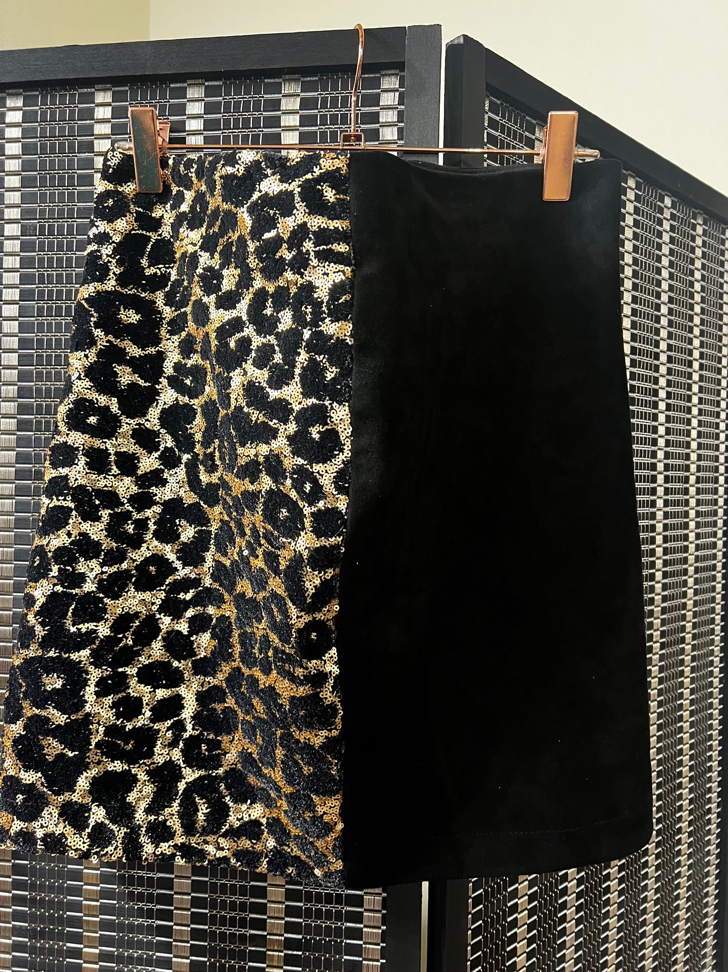 Gonna Monica in pelle e paillettes leopardo