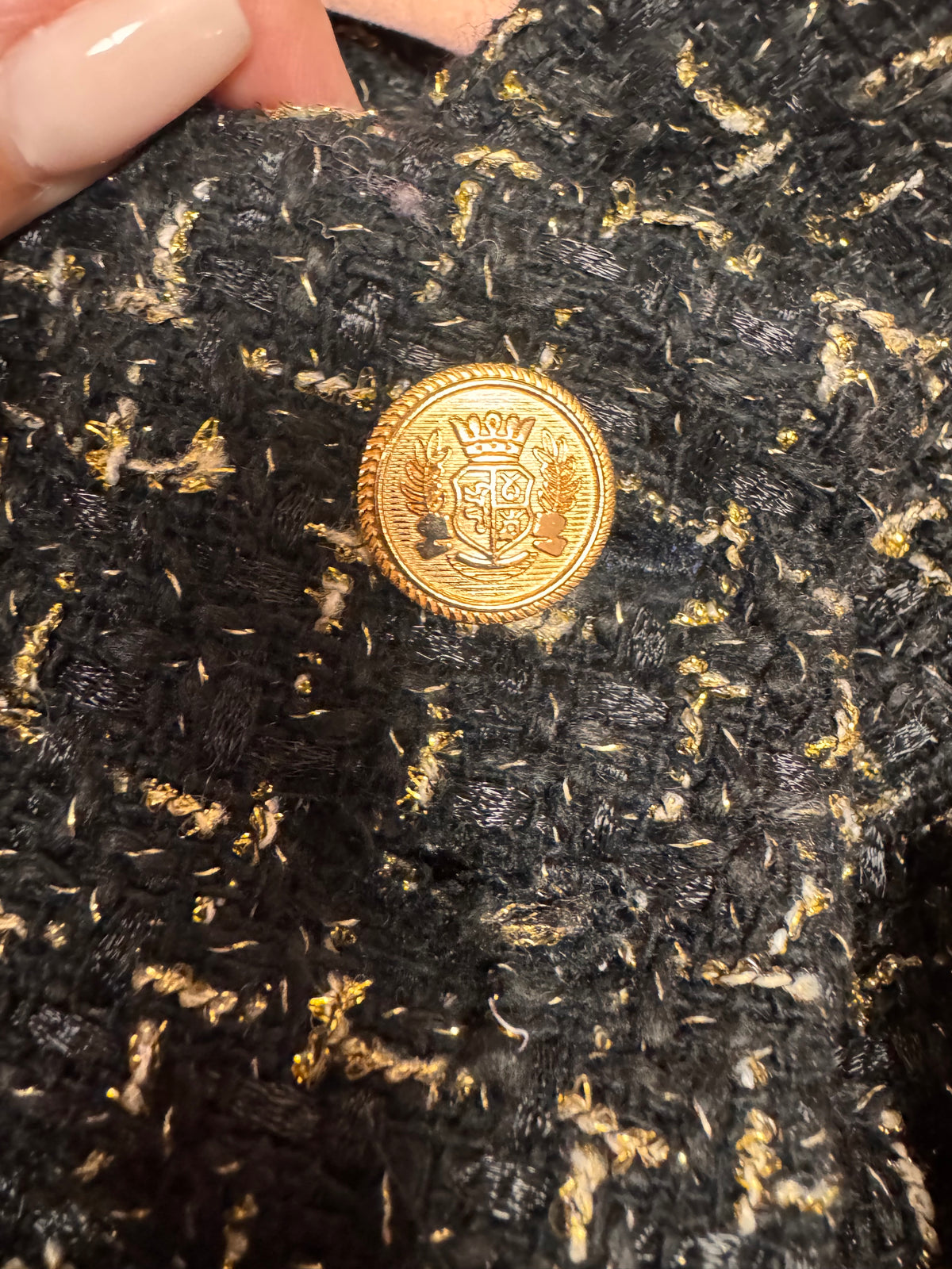 Giacca a cappa in tweed nero e oro con cintura