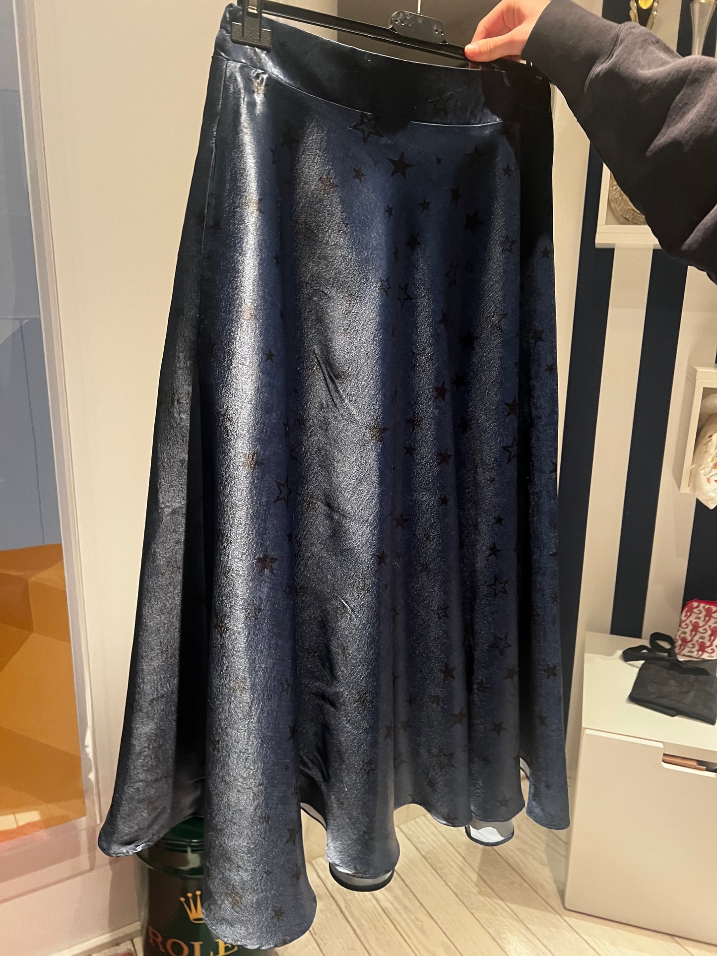 Gonna Malu’ in satin blu notte con micro stelle nere