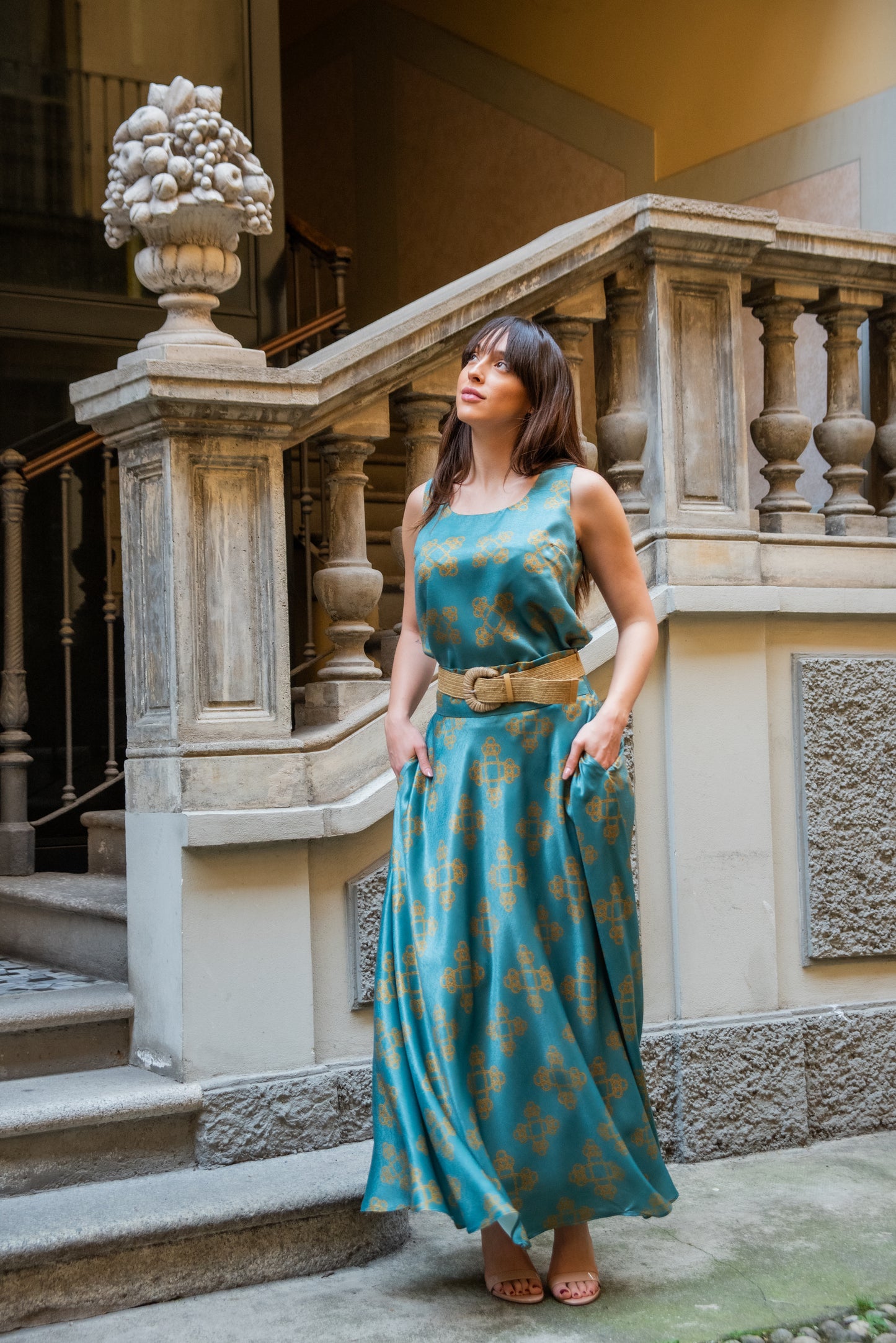 Top Senza maniche in satin motivo catene salvia