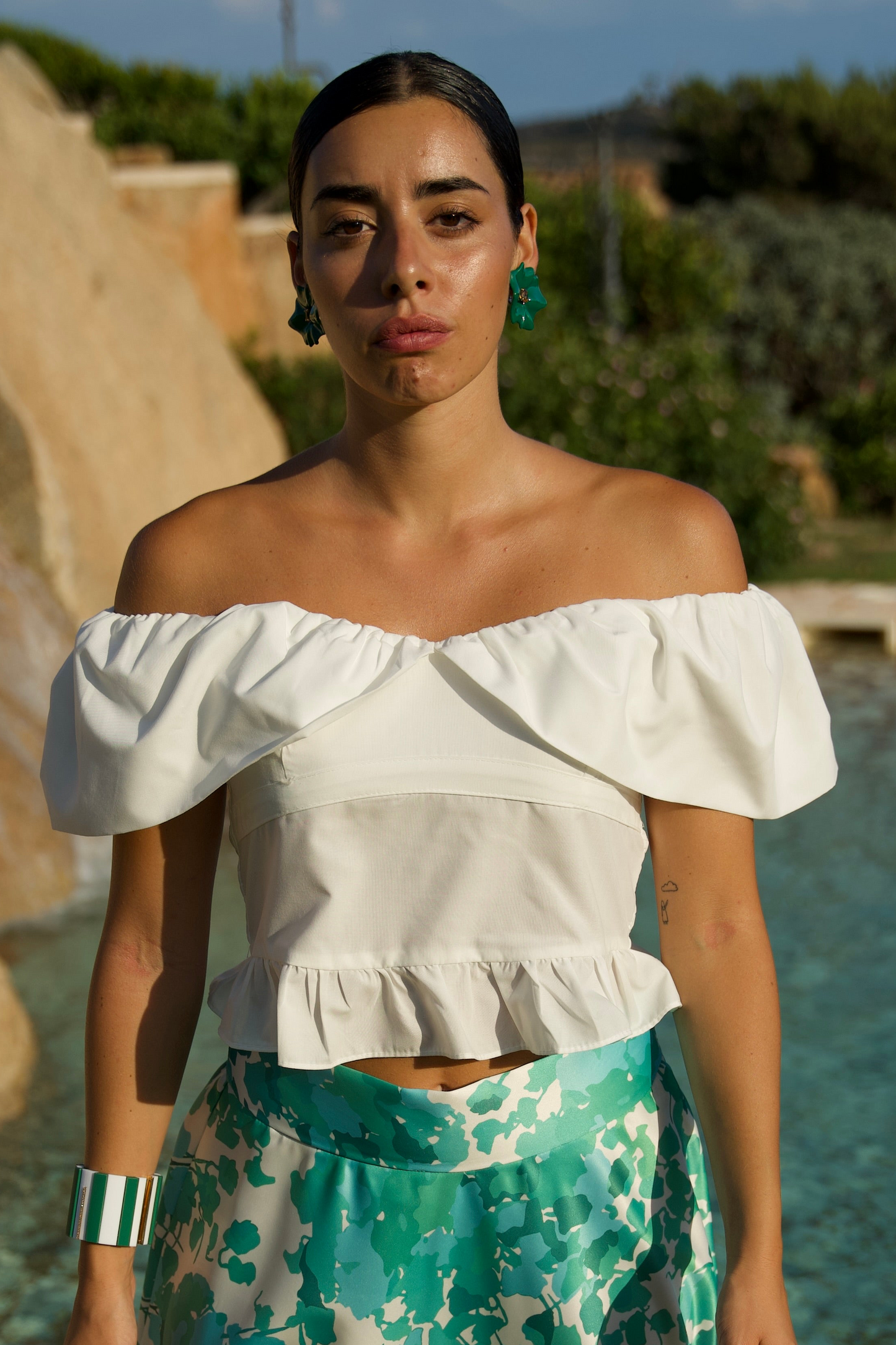 Top in Cotone con Volant e Spalle Scoperte