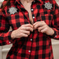 Camicia rossa quadri neri e fiocchi di neve