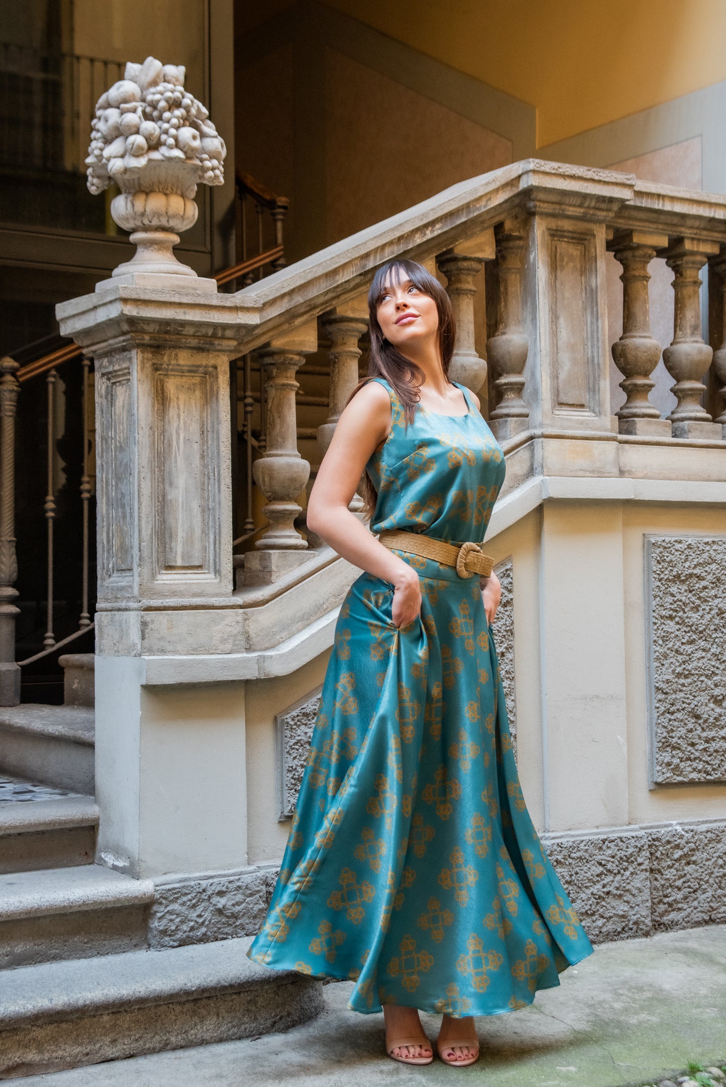 Top Senza maniche in satin motivo catene salvia