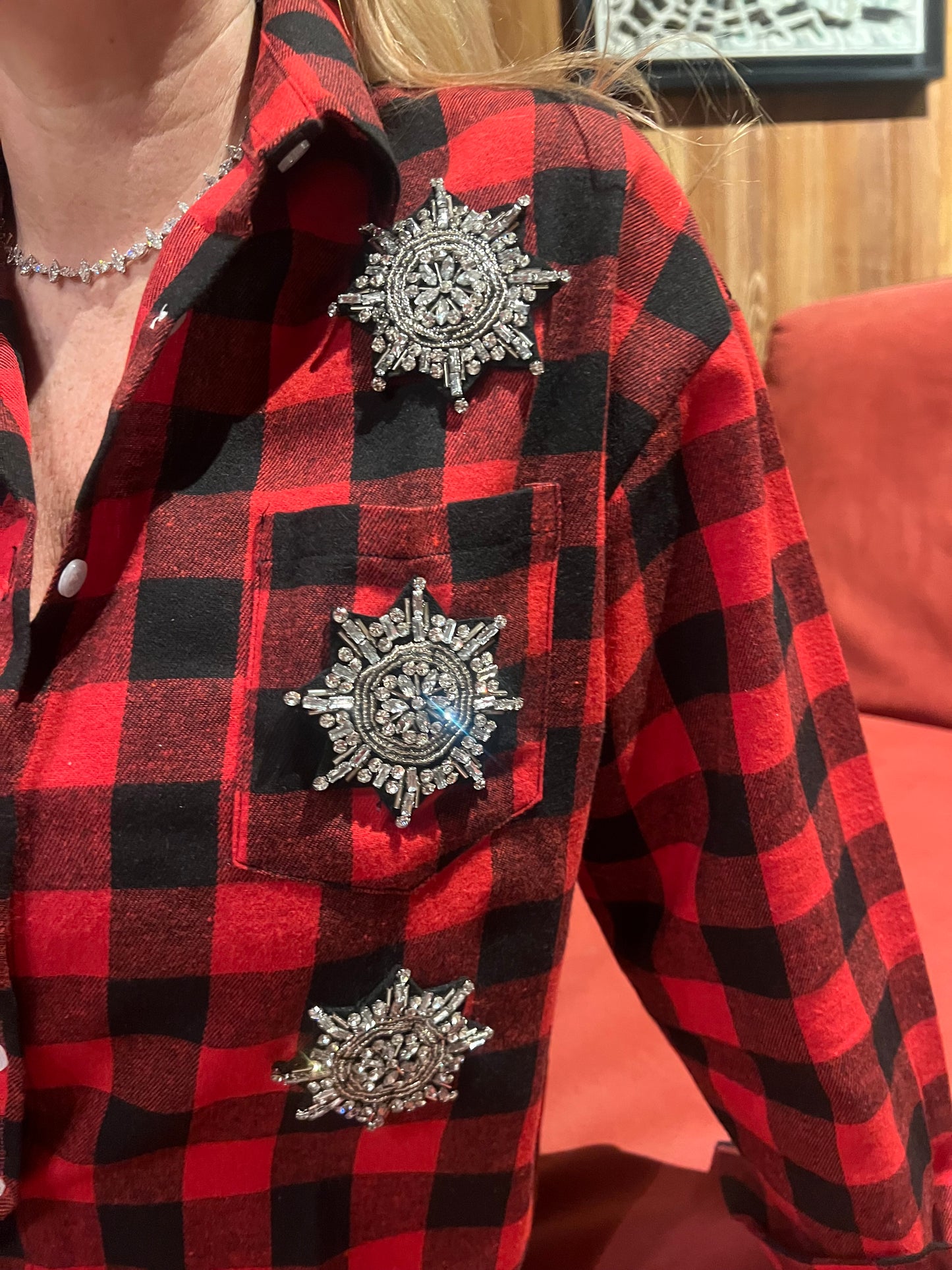 Camicia rossa quadri neri e 3 fiocchi di neve