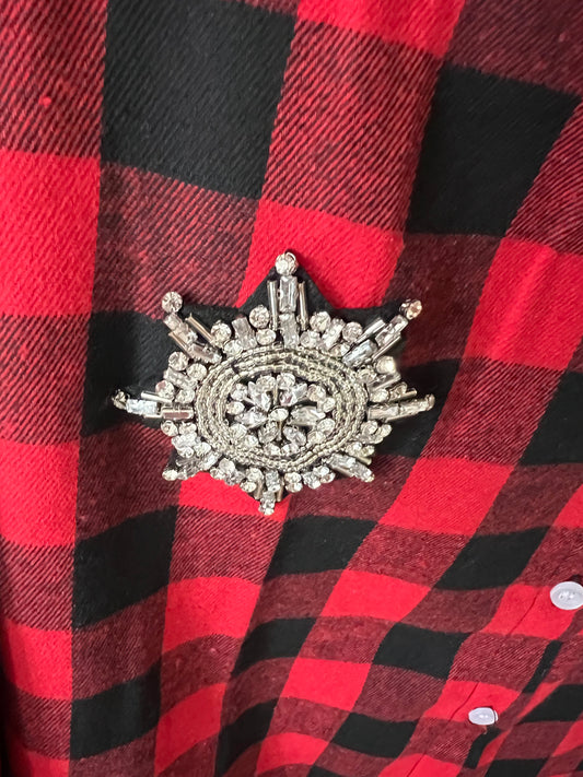 Camicia rossa quadri neri e applicazione strass
