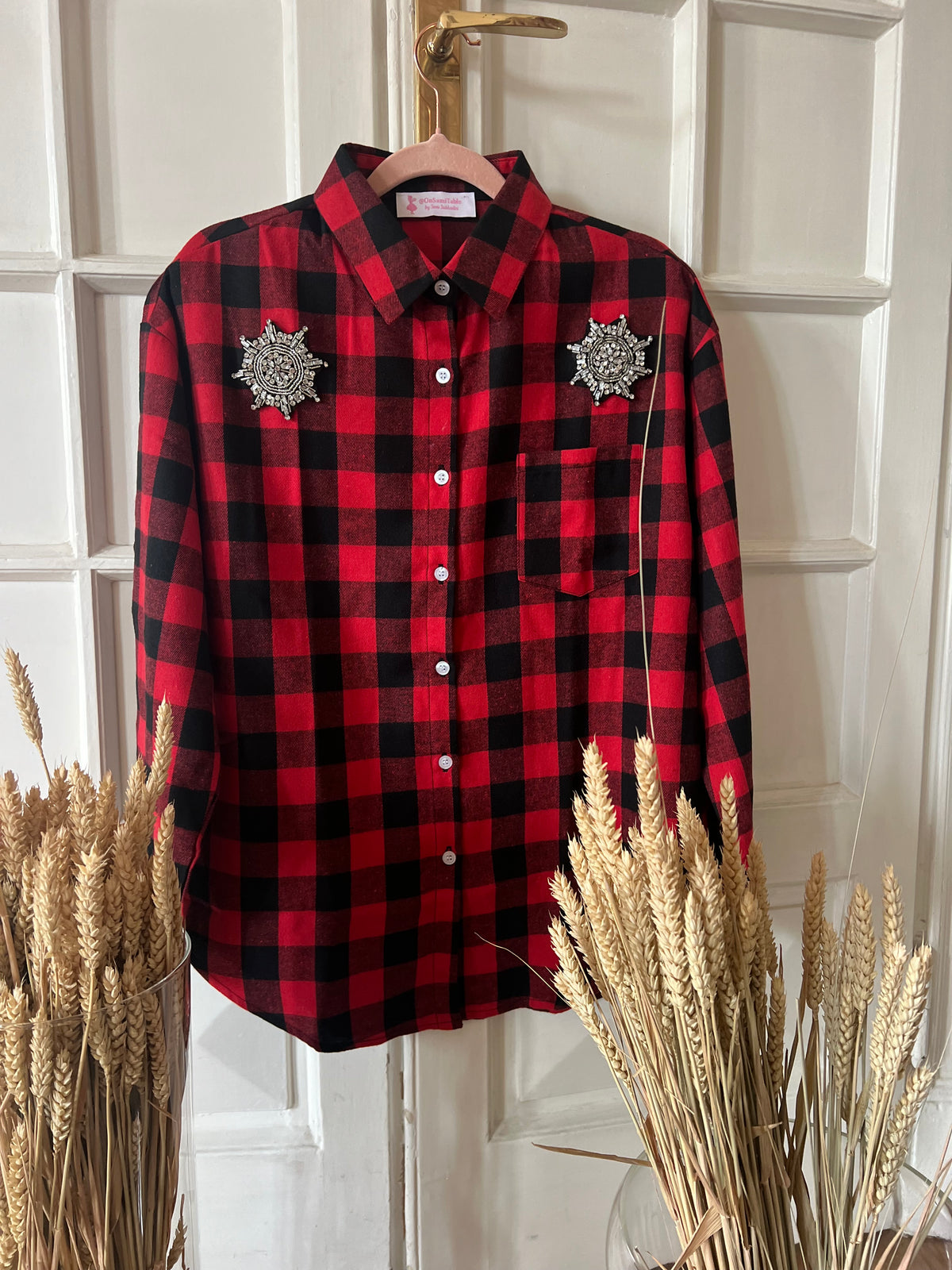 Camicia rossa quadri neri e fiocchi di neve