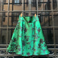 Gonna Valentina corta verde con fiori neri tessuto Douchesse