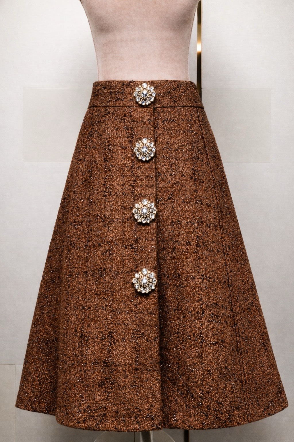 Gonna Letizia in tessuto tweed lurex con bottoni gioiello