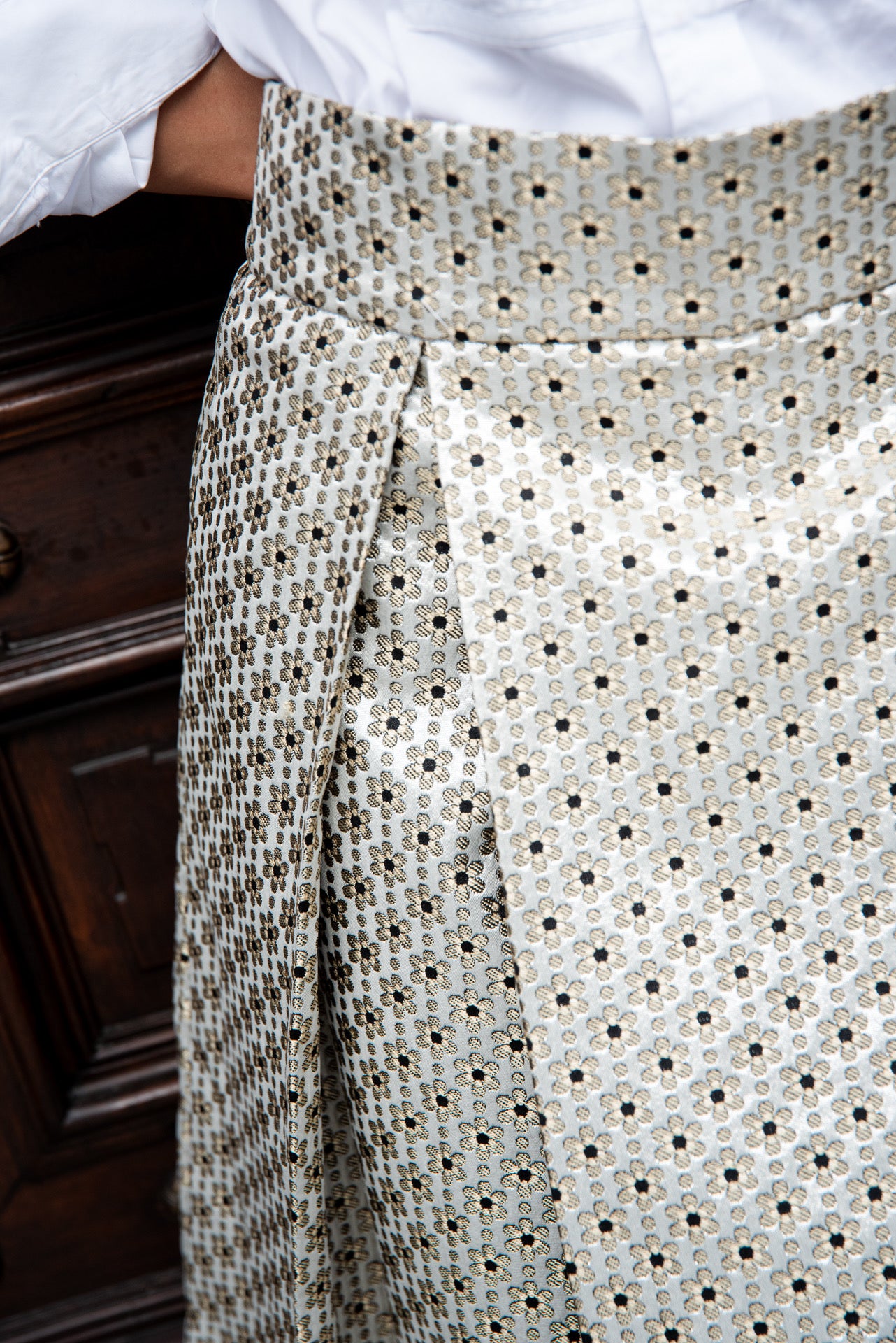 Gonna Robi Broccato Argento con microfantasia azzurra