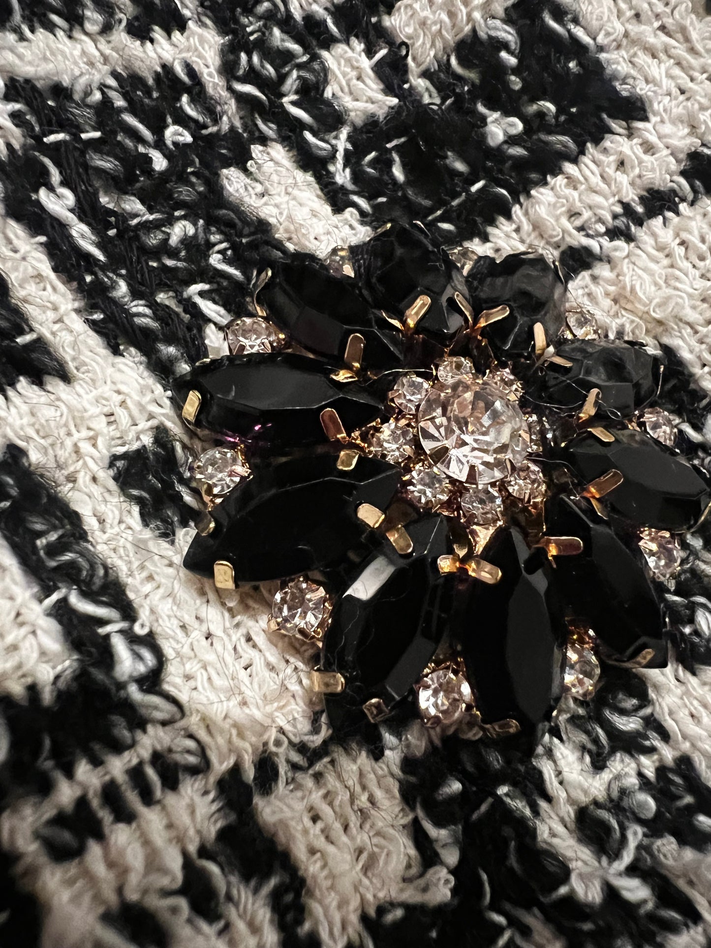 Gonna Monica Double Style in lana bianco e nero bottoni gioiello