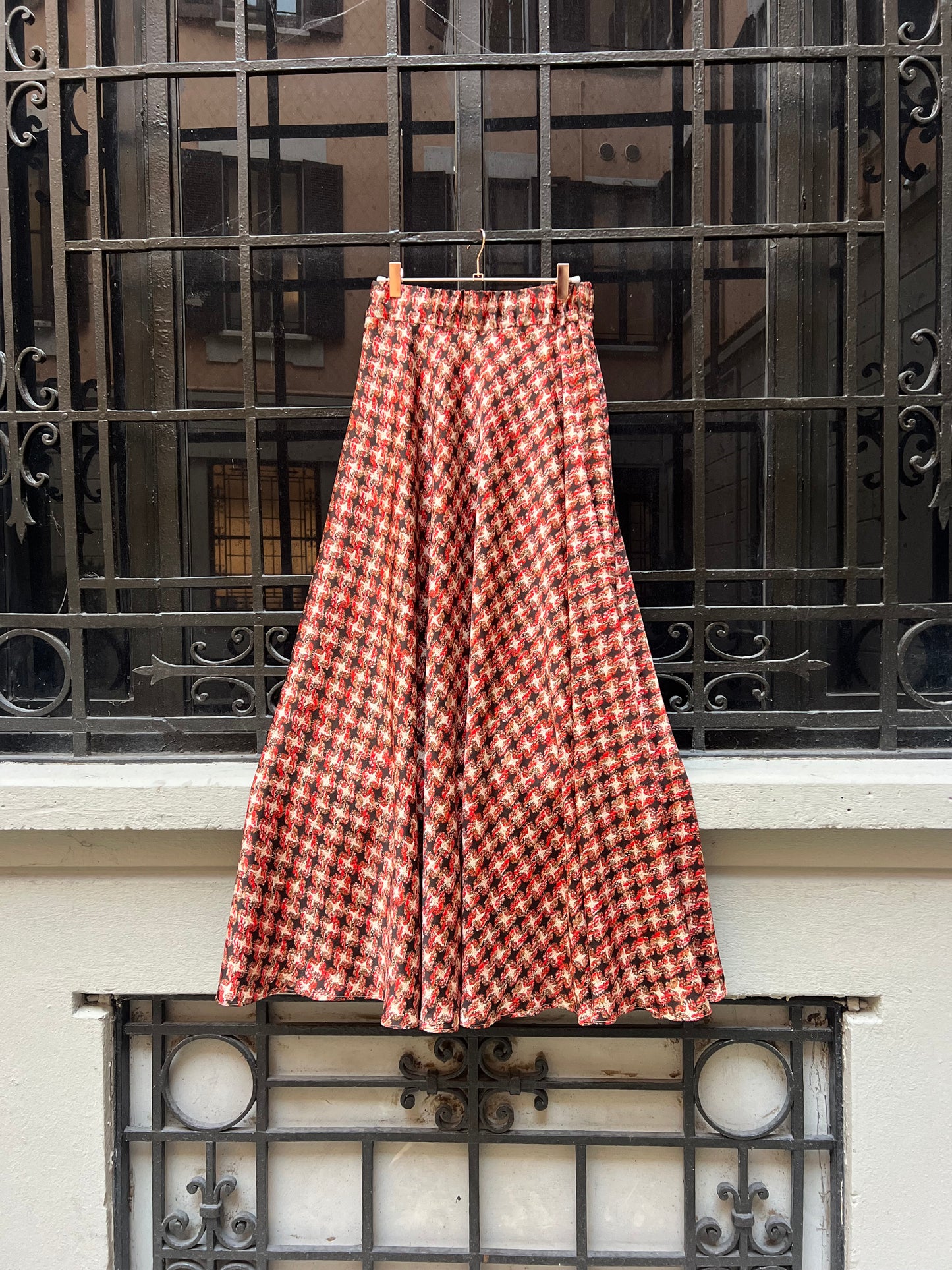 Gonna Malu’ Viscosa Rossa con motivo Beige